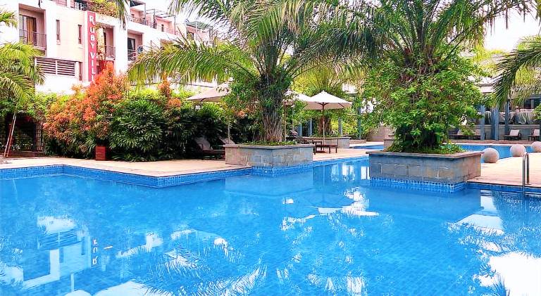 Villa with terrace, yard & pool | Pets are welcome — photo 4