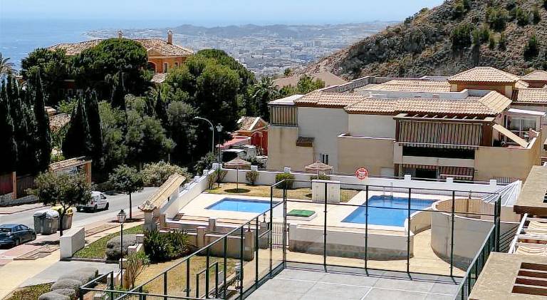 Apartment with pool & terrace — photo 4