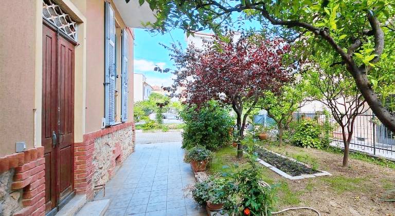 Holiday apartment with 2 rooms for 6 persons in Loano