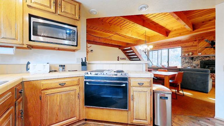 Condo with sauna & BBQ | Mountain view — photo 5
