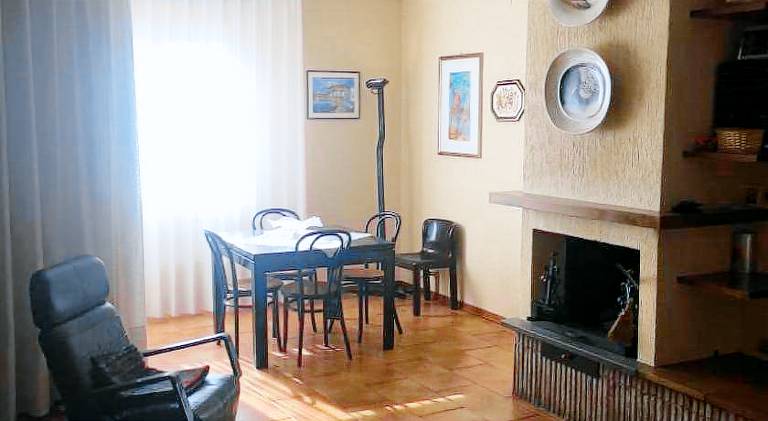 Holiday apartment with 3 rooms for 5 persons in Foligno