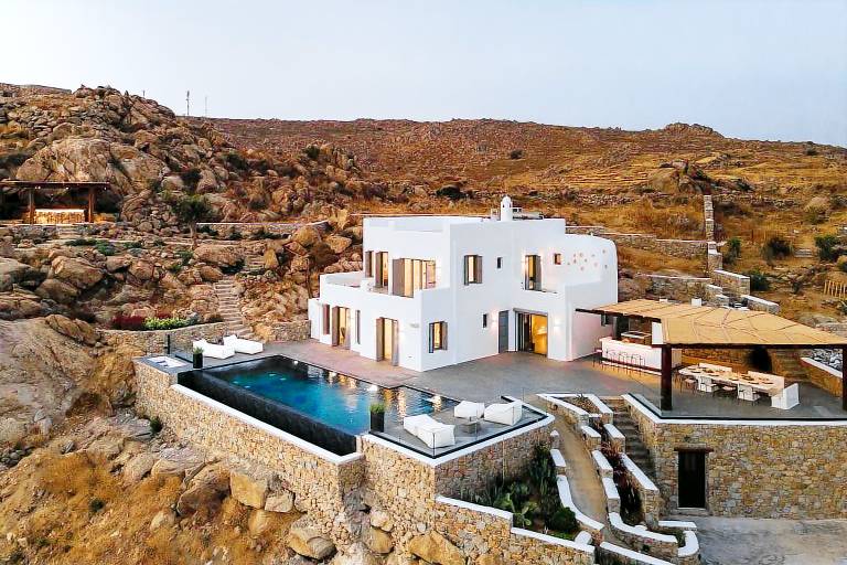 Villa with garden, private pool & fast internet | Beach view — photo 3