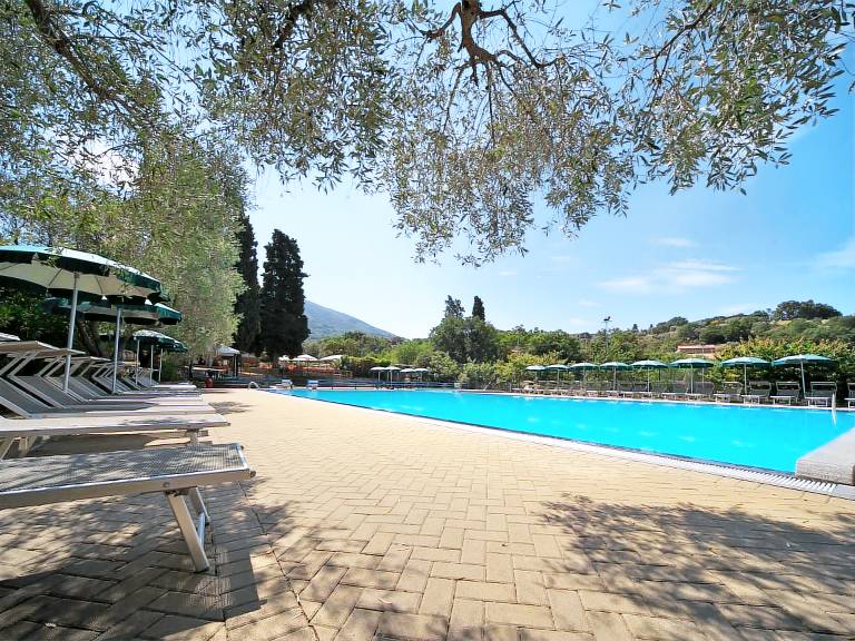 Family-oriented vacation home with yard, pool & terrace | Dogs allowed — photo 3