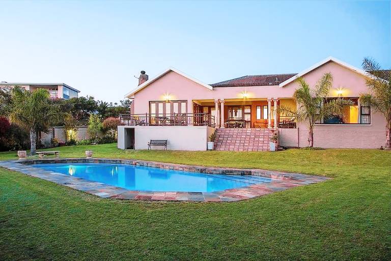 Bed & Breakfast  Humewood