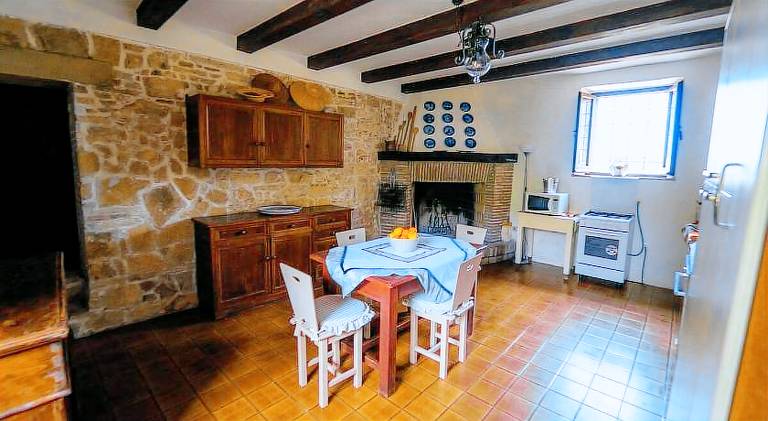 Pleasant vacation home with jacuzzi & pool | Pets are welcome — photo 3