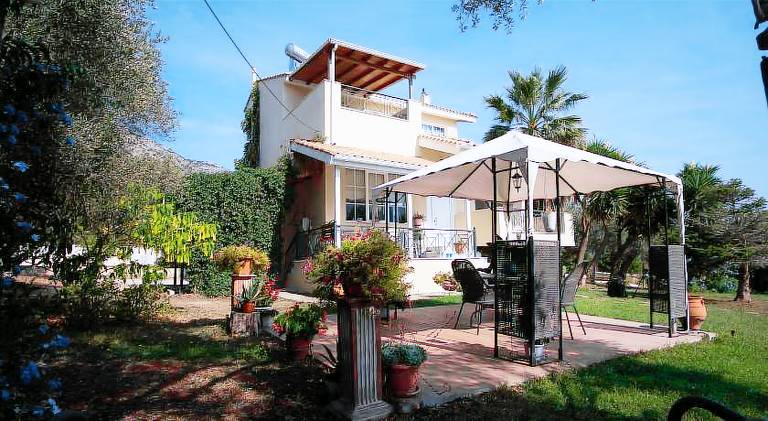 Villa with barbeque, patio & yard | Close to the beach | Perfect for remote work | Pets allowed in Igoumenitsa