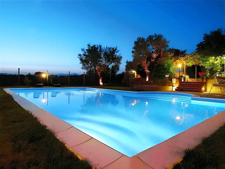 Vacation home with terrace, barbeque & pool — photo 2