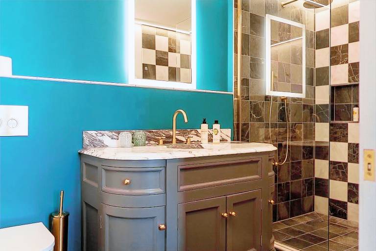 Bed & Breakfast Bath
