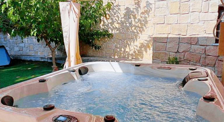 House with terrace, hot tub & barbeque — photo 5