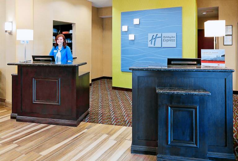 Holiday Inn Express Hotel and Suites Fort Dodge By IHG — photo 5