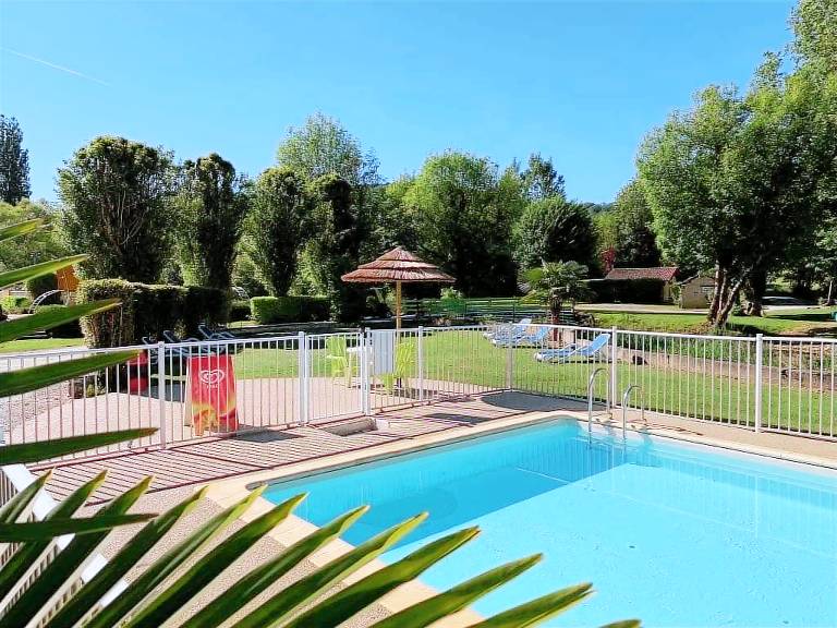 Camping 3 &eacute;toiles Piscine ccbfhih