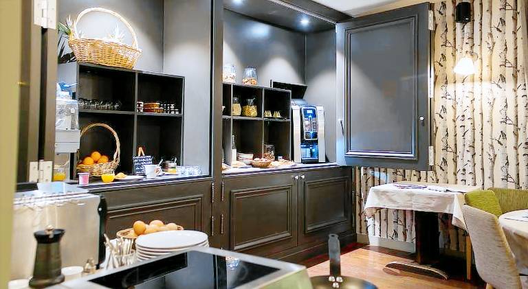 Logis Hotel Tante Yvonne & son restaurant semi-gastronomique - Lyon Nord — photo 3