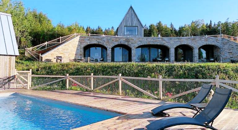 Villa with pool | Pets are welcome in La Malbaie, QC