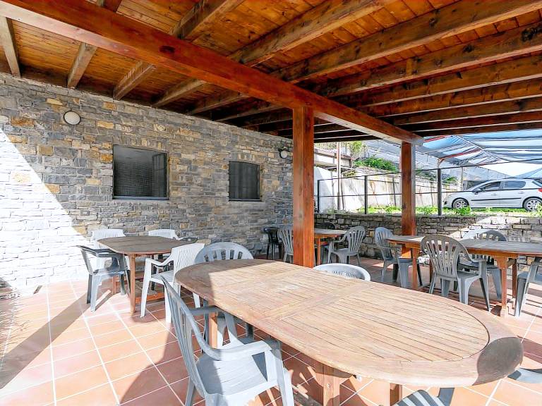 Holiday apartment with garden, pool & grill — photo 5