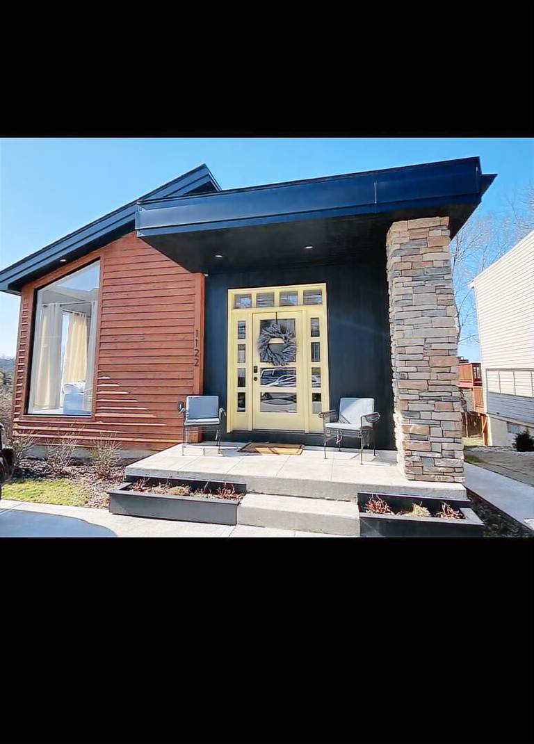 House with terrace & yard in Kent, OH
