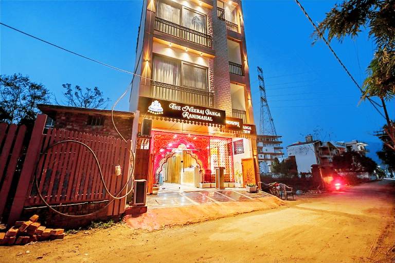 The Neeraj Ganga Ranimahal With Ganga Ghat Access — photo 4