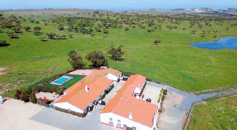 Villa with terrace, garden & private pool | Perfect for remote work in Beja