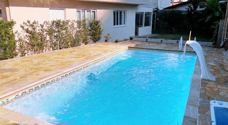 House with pool — photo 3