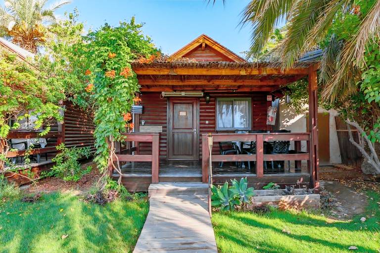 Lodge Neot HaKikar