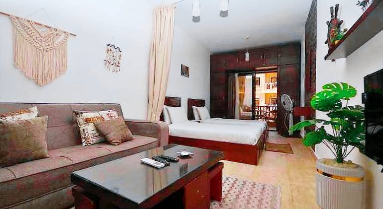 Apartment with jacuzzi & pool — photo 2