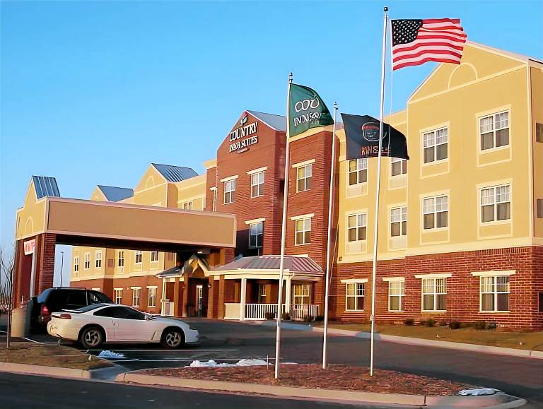 Country Inn & Suites by Radisson Kansas City at Village West KS