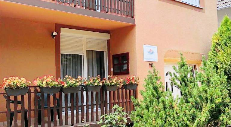 Holiday apartment with terrace, yard & grill in Hévíz