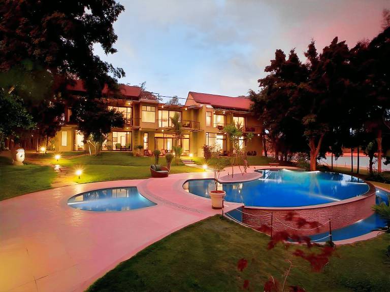 770 m&sup2; Lodge