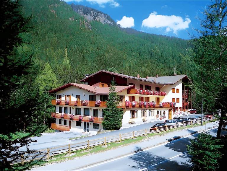 IHR Hotel Villa Emma in Campitello di Fassa
