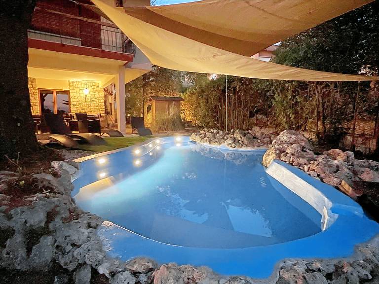 Family-friendly villa with private pool & garden | Garden view | Pets allowed — photo 3
