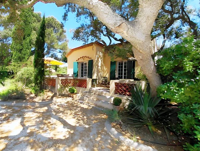 Fully equipped charming villa with terrace, barbeque & garden | Close to the beach | Pet-friendly — photo 4