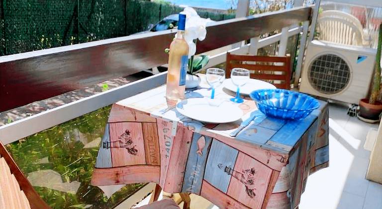 Holiday apartment with patio & hot tub in Sainte-Maxime