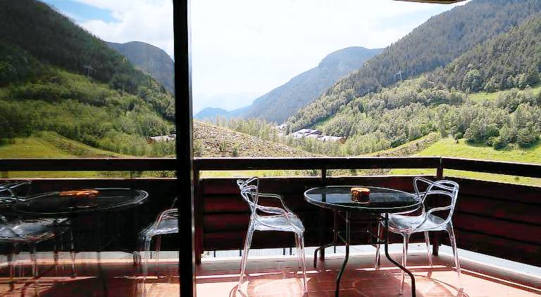 Fully equipped wonderful rental apartment with patio | Next to the ski | Pets allowed — photo 3