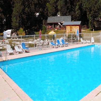Lodge with pool & patio | Pets allowed — photo 3