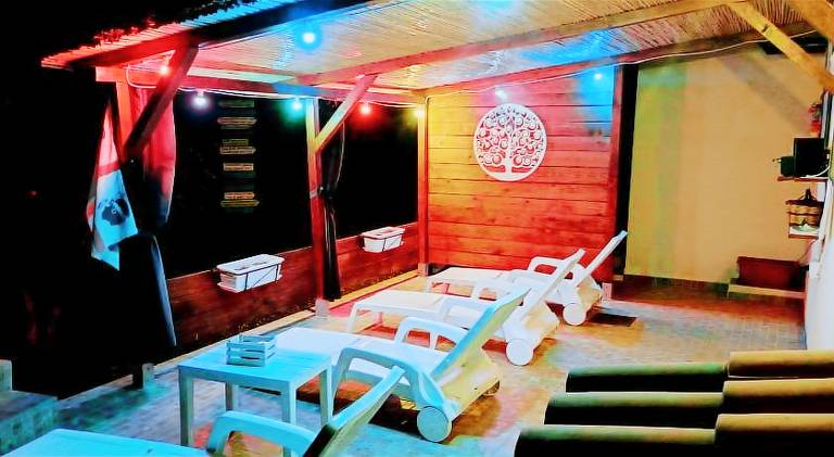 Vacation home with pool — photo 3