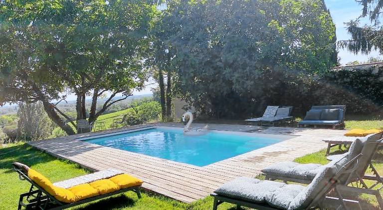 Vacation home with garden, pool & barbecue — photo 3