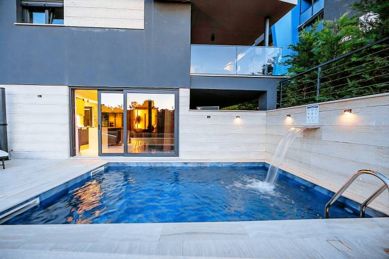 The Bayfront One - Waterfront Pool Residence — photo 2