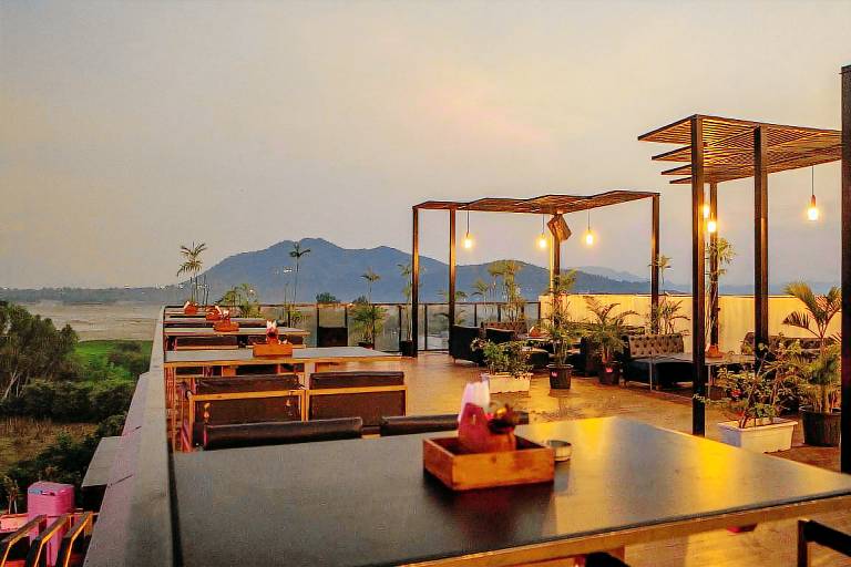 THE COURTYARD Beyond Bar & Club