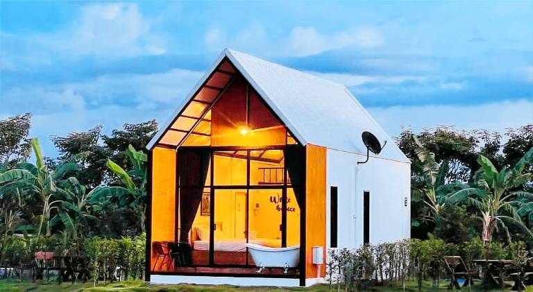 Whitehouse resort in Kanchanaburi