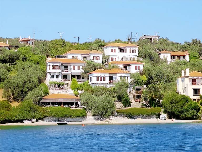 Holiday apartment with pool in South Pelion