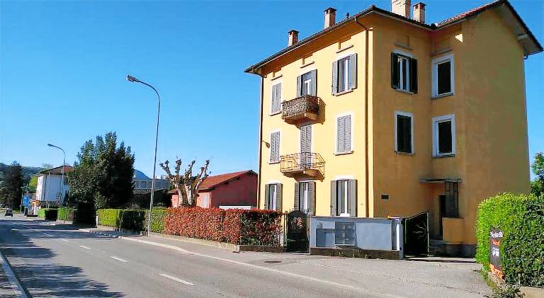 Rental apartment with yard & patio in Lugano