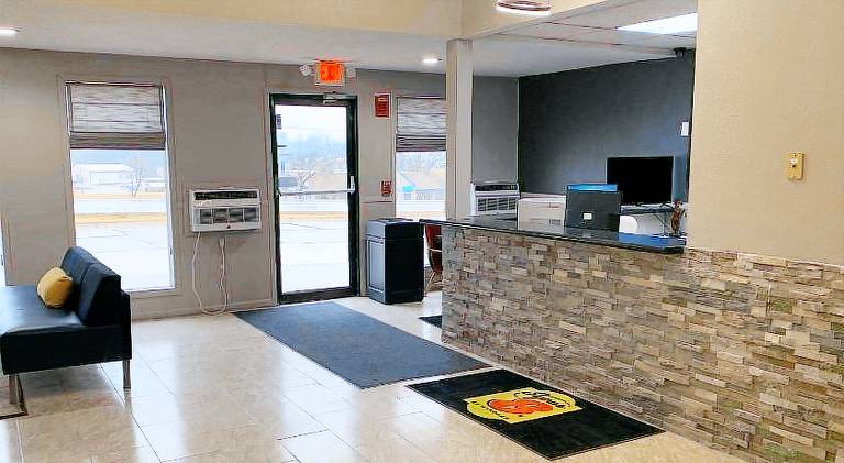 Super 8 by Wyndham Kirksville-University Area — photo 3