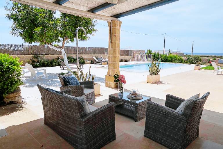 Family-friendly vacation home with barbeque, private pool & garden | Beach view | Next to the beach | Dogs allowed — photo 3