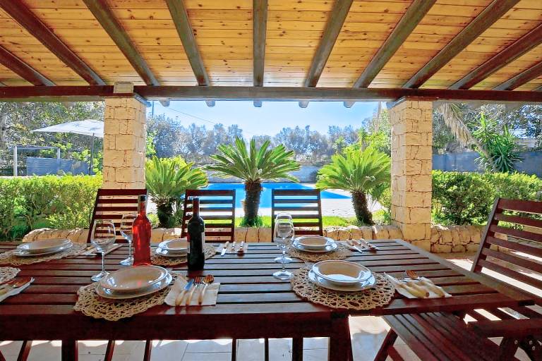 Villa with yard, private pool & grill — photo 2