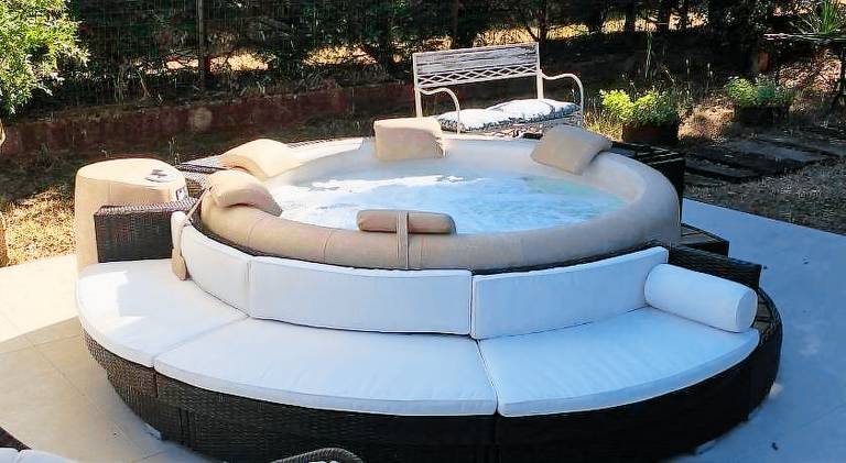 House with pool & jacuzzi in Murlo