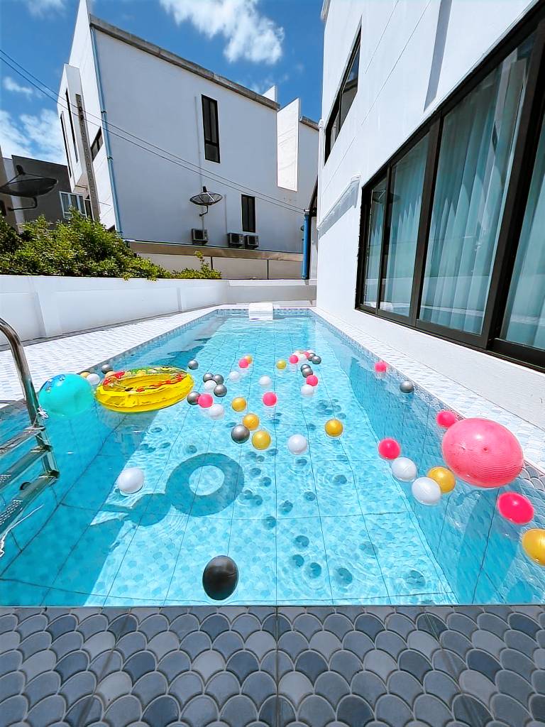 Villa with private pool, BBQ & yard | Perfect for remote work — photo 5