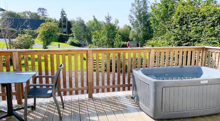 Vacation home with hot tub | Dogs allowed — photo 5