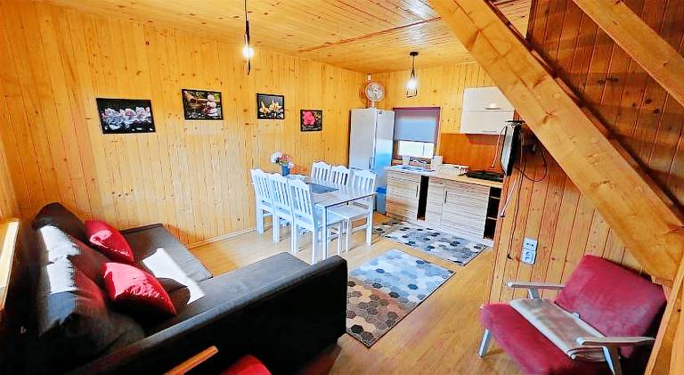 Lodge with grill, terrace & yard — photo 2