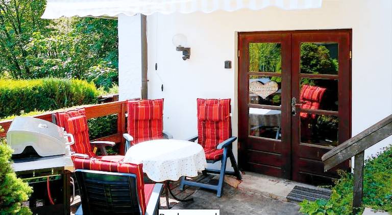 Holiday apartment with garden, barbeque & patio — photo 5
