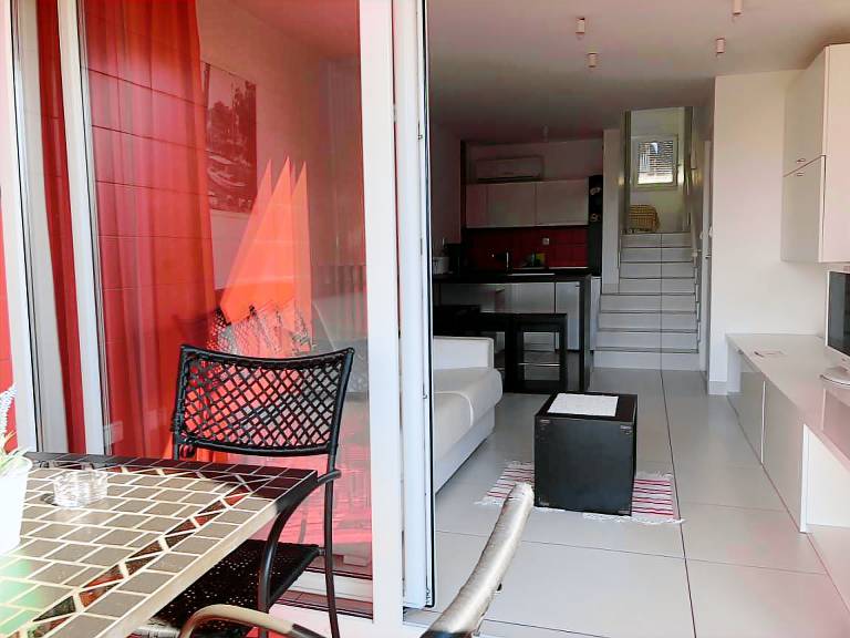 Rental apartment with terrace, garden & barbeque | City view — photo 4