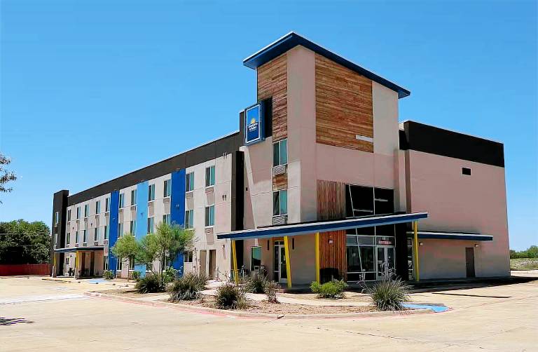 Days Inn & Suites by Wyndham Colorado City/I-20 — photo 5